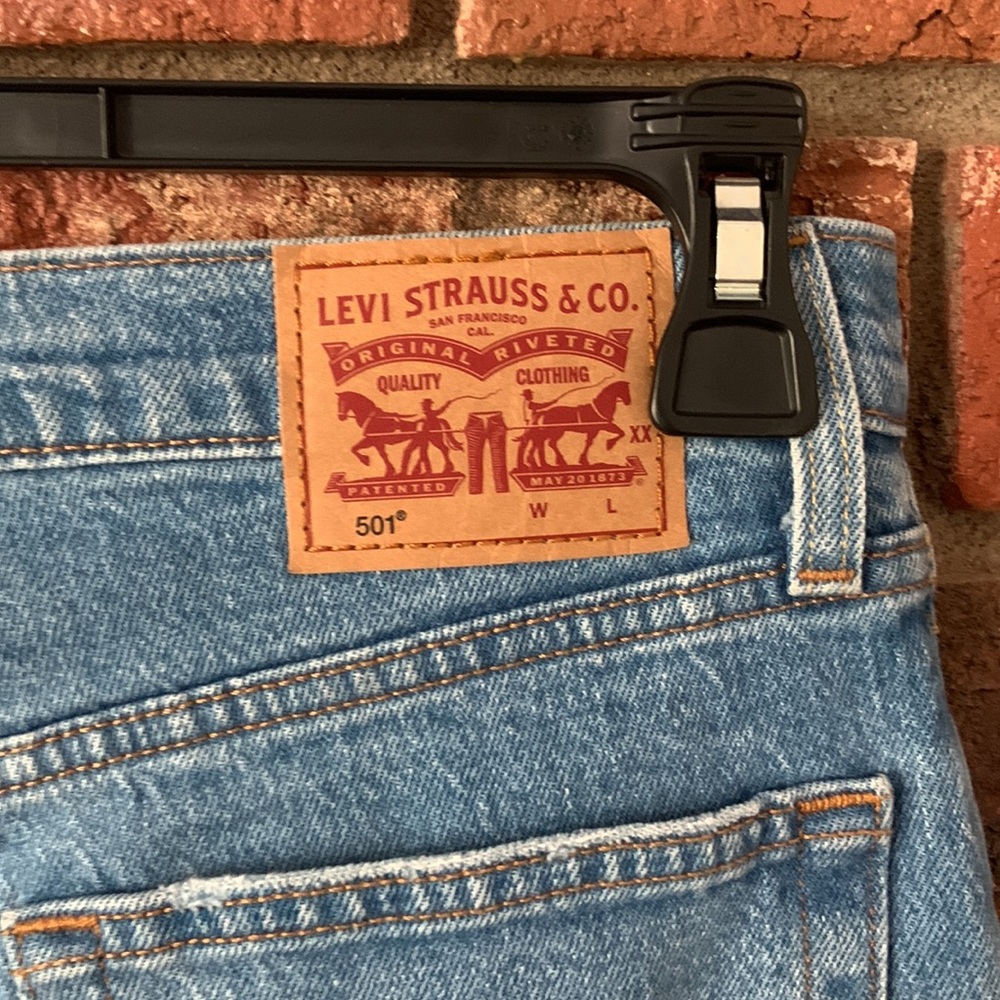 Levi’s 501 Stylish Light Blue Straight Leg Distressed Jeans - Picture 7 of 10